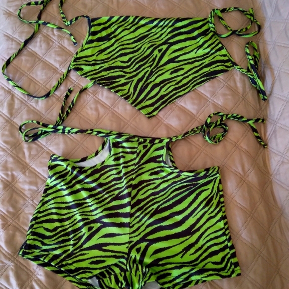 Short set - Picture 1 of 1